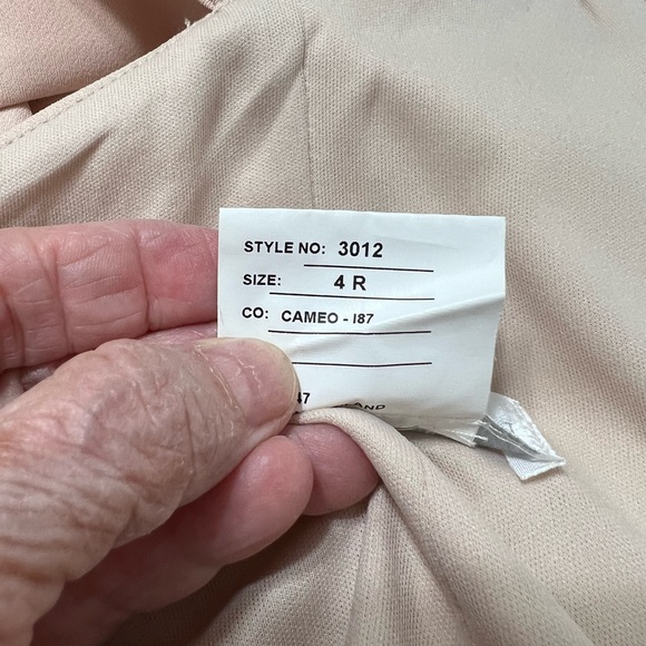 DRESSY COLLECTION VIVIAN DIAMOND V-NECK OFF SHOULDER FRONT SLIT GOWN. SIZE 4 REG - Picture 8 of 8